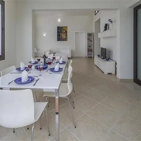 Stylish 4 Bedroom Villa Villa Playa Blanca (Lanzarote)