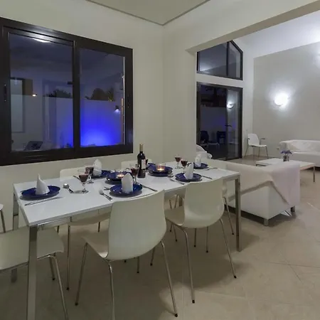 Villa Stylish 4 Bedroom Villa Playa Blanca (Lanzarote)